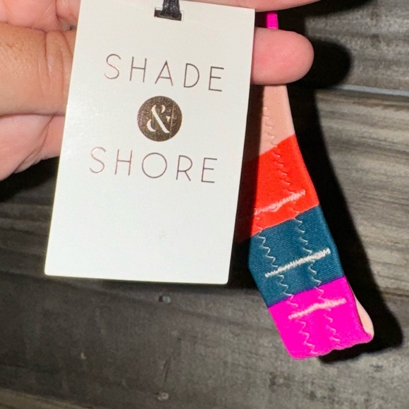 Shade & shore women’s bathing suit- 34 D- horizontal strips - Picture 4 of 4